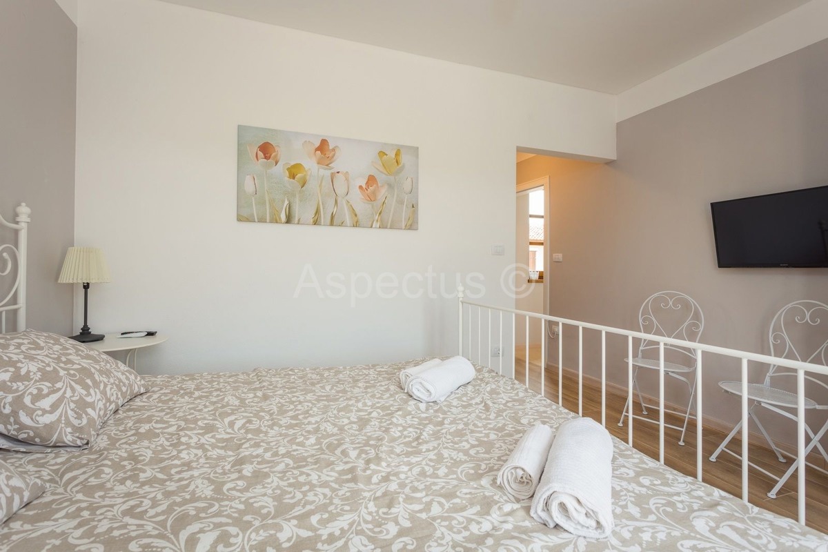 Villa di lusso con piscina, arredata, giardino, garage, a 12 km da Fasana, dintorni di Pola