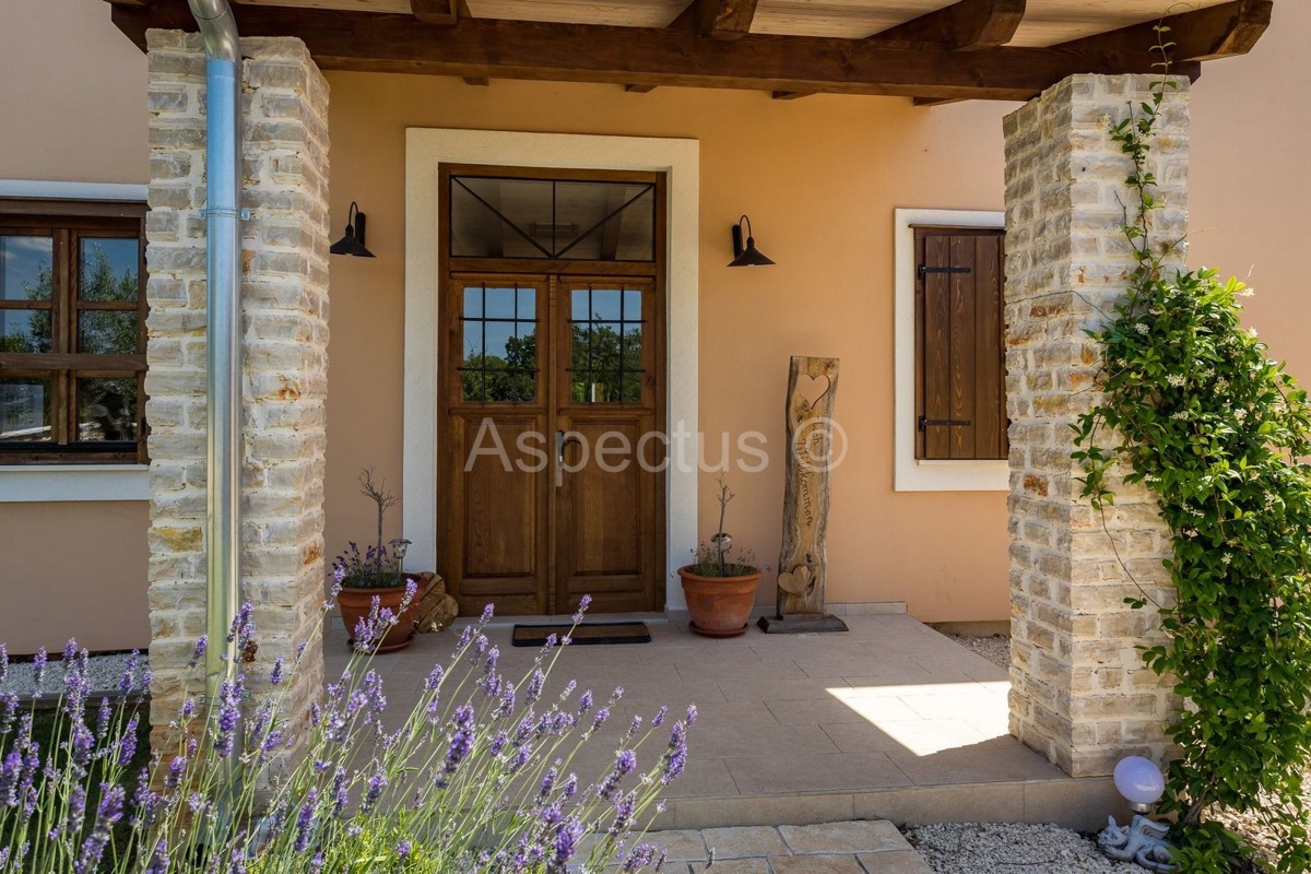 Villa di lusso con piscina, arredata, giardino, garage, a 12 km da Fasana, dintorni di Pola