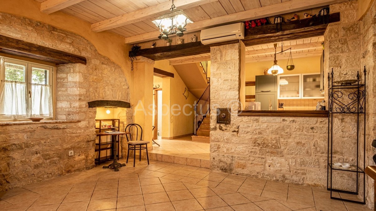 Autentica casa in pietra con piscina vicino a Vodnjan | Istria