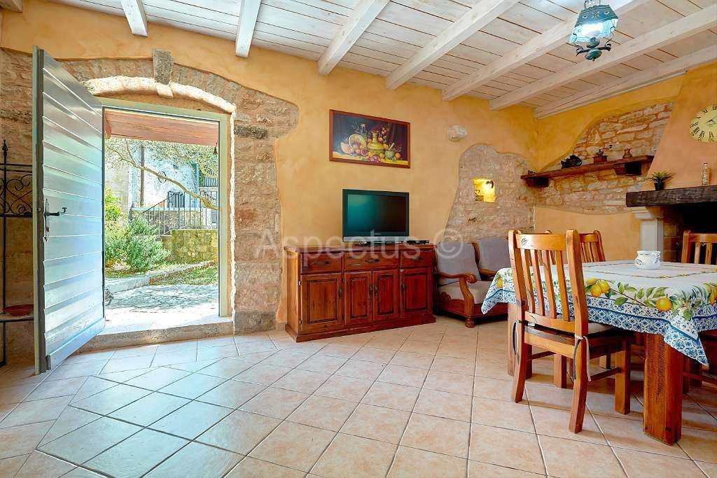 Autentica casa in pietra con piscina vicino a Vodnjan | Istria