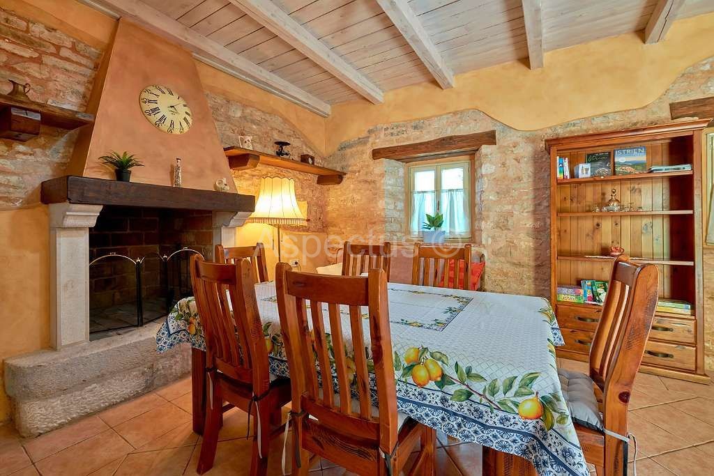 Autentica casa in pietra con piscina vicino a Vodnjan | Istria