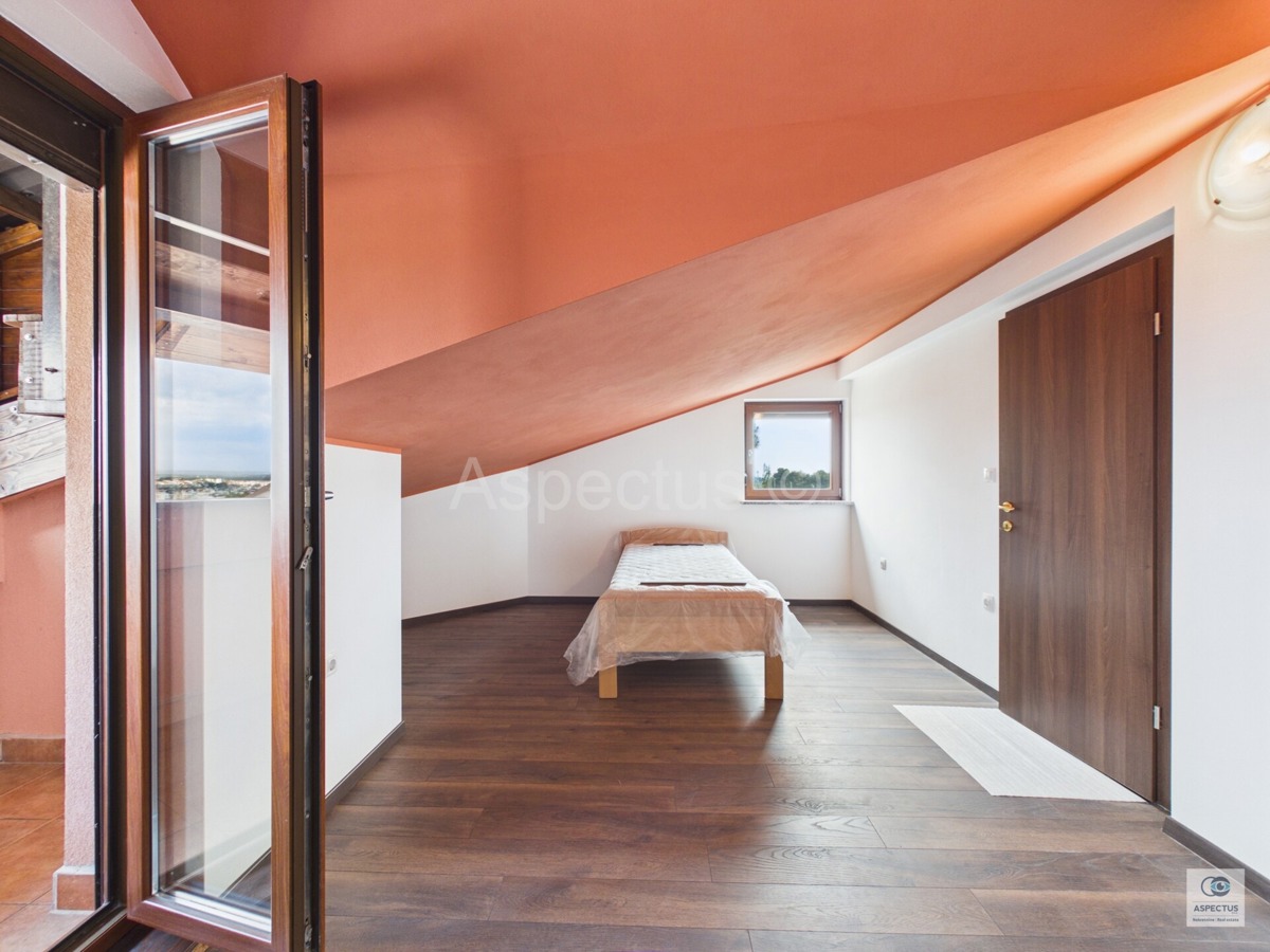 Appartamento duplex con 3 camere da letto – arredato e subito abitabile, Pola, Vidikovac