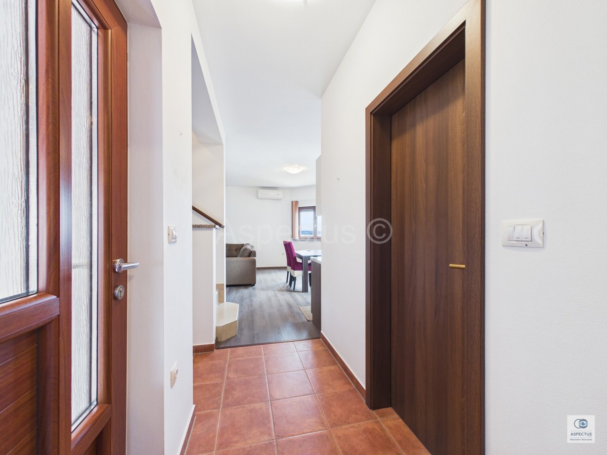 Appartamento duplex con 3 camere da letto – arredato e subito abitabile, Pola, Vidikovac