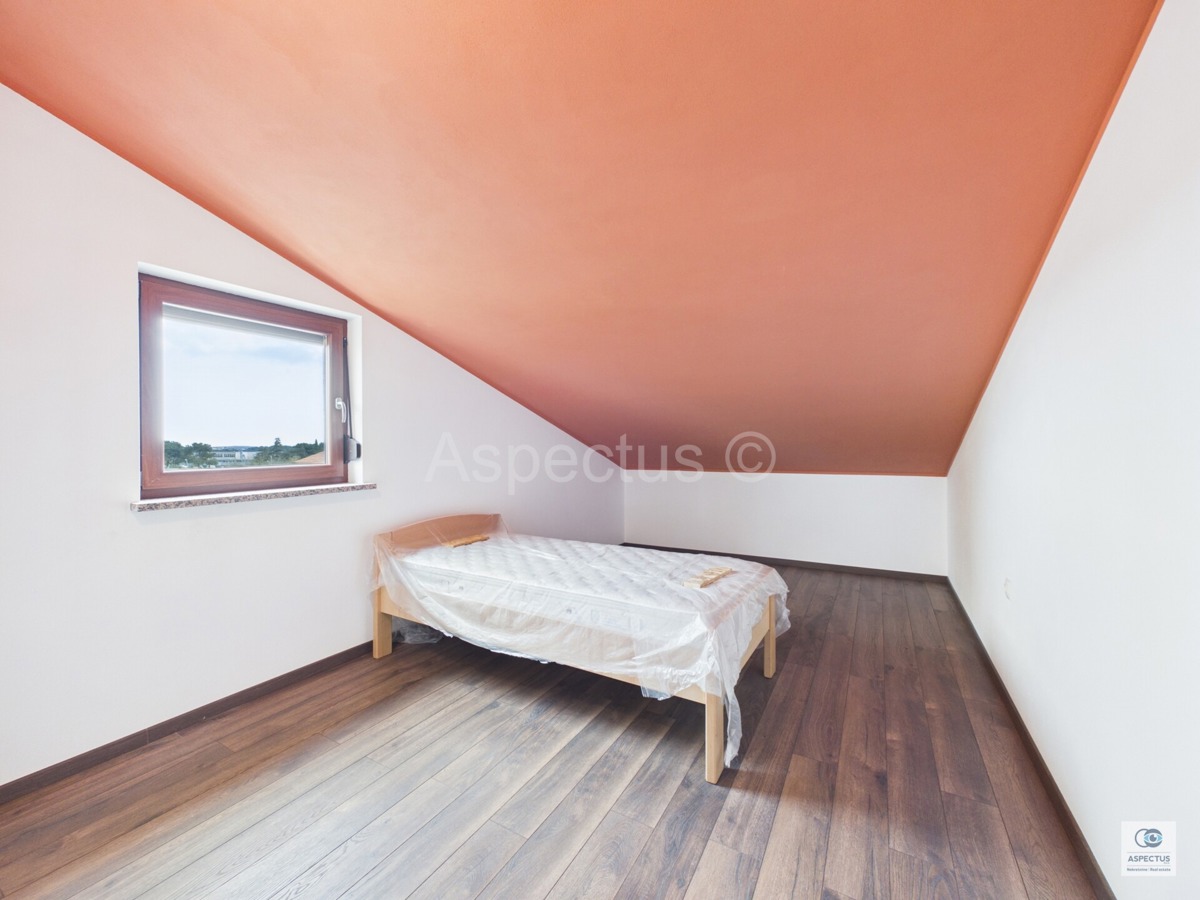 Appartamento duplex con 3 camere da letto – arredato e subito abitabile, Pola, Vidikovac