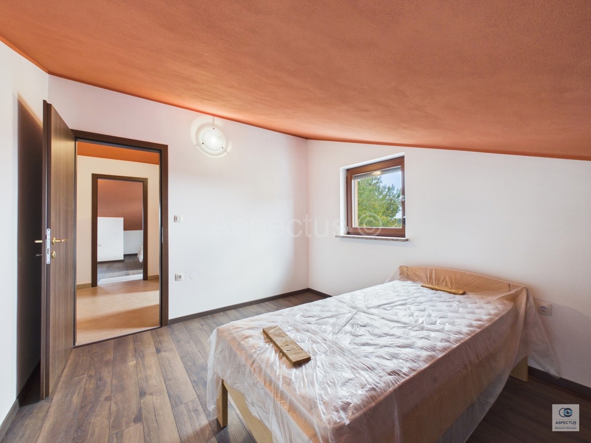 Appartamento duplex con 3 camere da letto – arredato e subito abitabile, Pola, Vidikovac