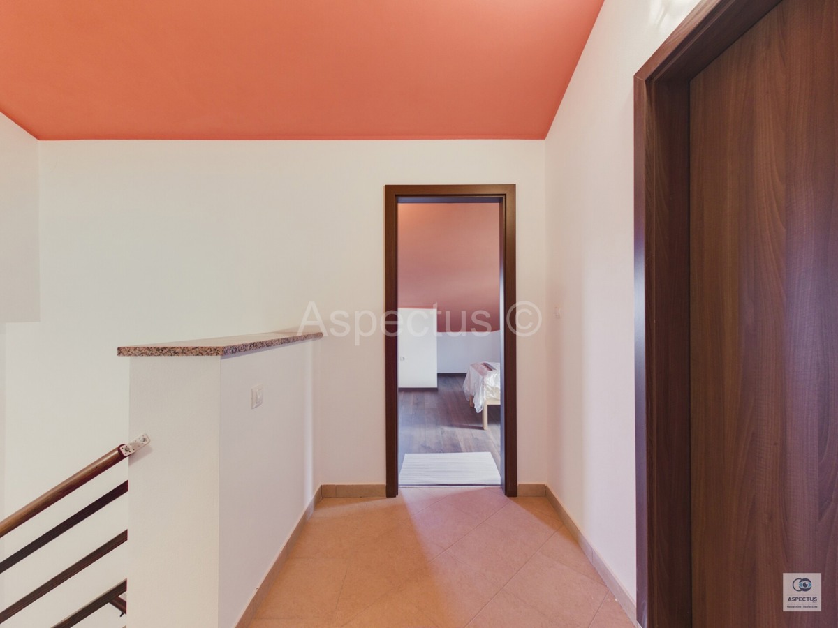 Appartamento duplex con 3 camere da letto – arredato e subito abitabile, Pola, Vidikovac