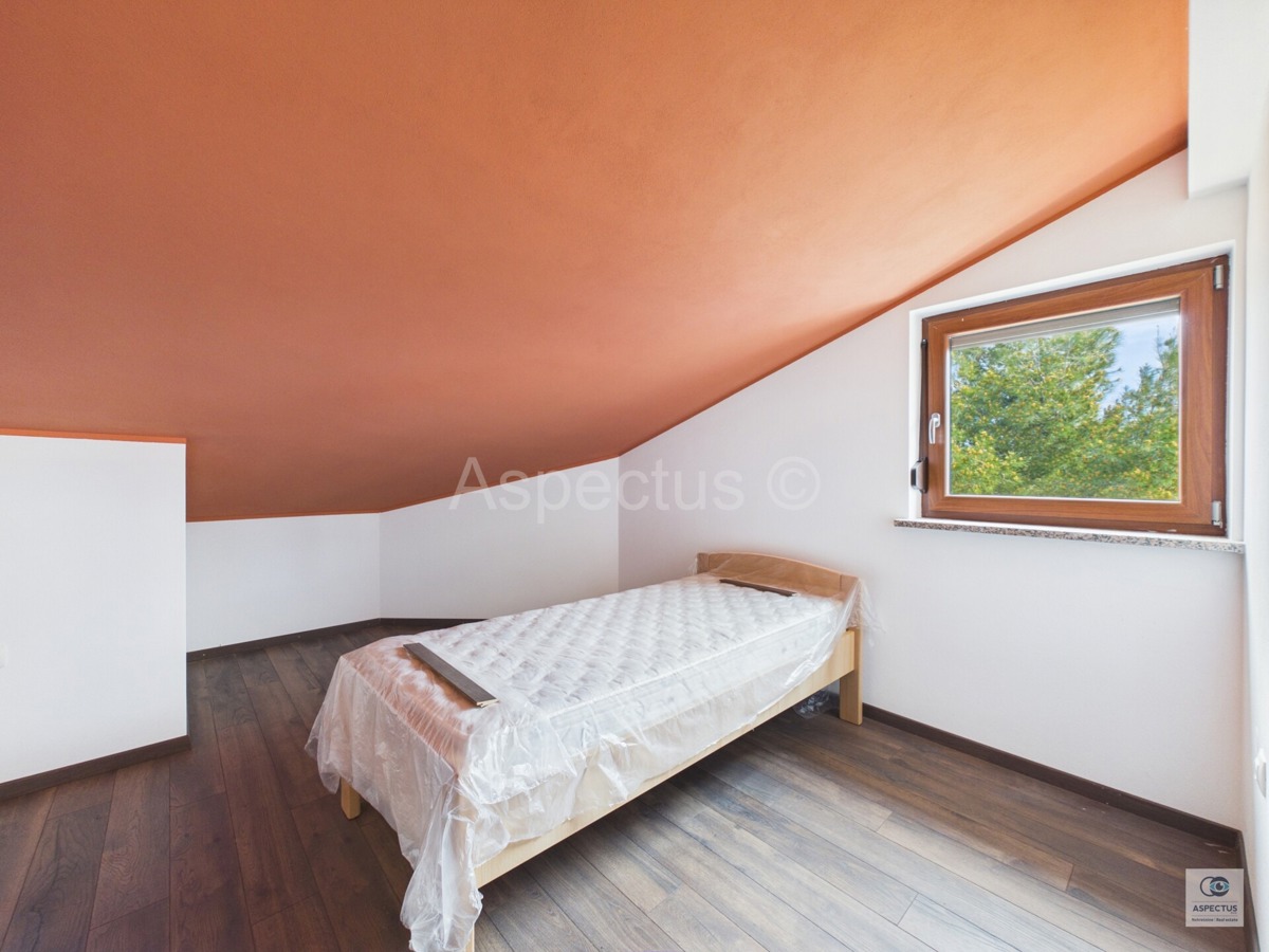 Appartamento duplex con 3 camere da letto – arredato e subito abitabile, Pola, Vidikovac