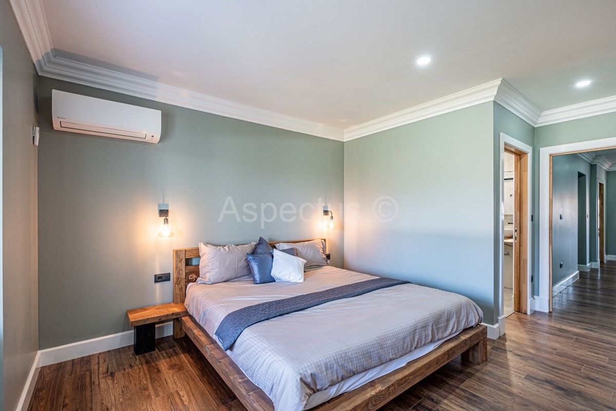 Kuća/ Villa s bazenom s okućnicom, blizina Svetvinčente