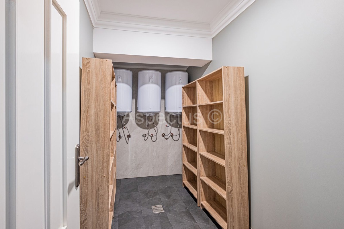 Kuća/ Villa s bazenom s okućnicom, blizina Svetvinčente