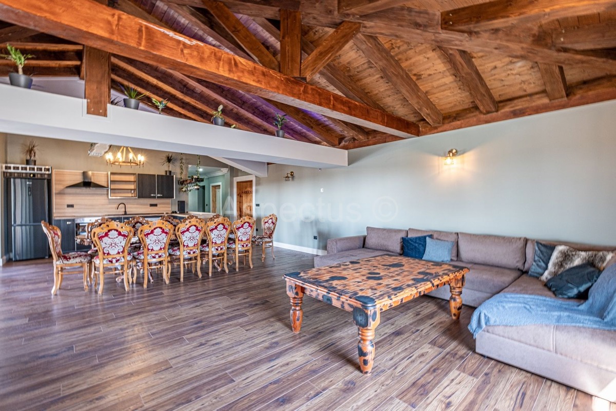 Kuća/ Villa s bazenom s okućnicom, blizina Svetvinčente