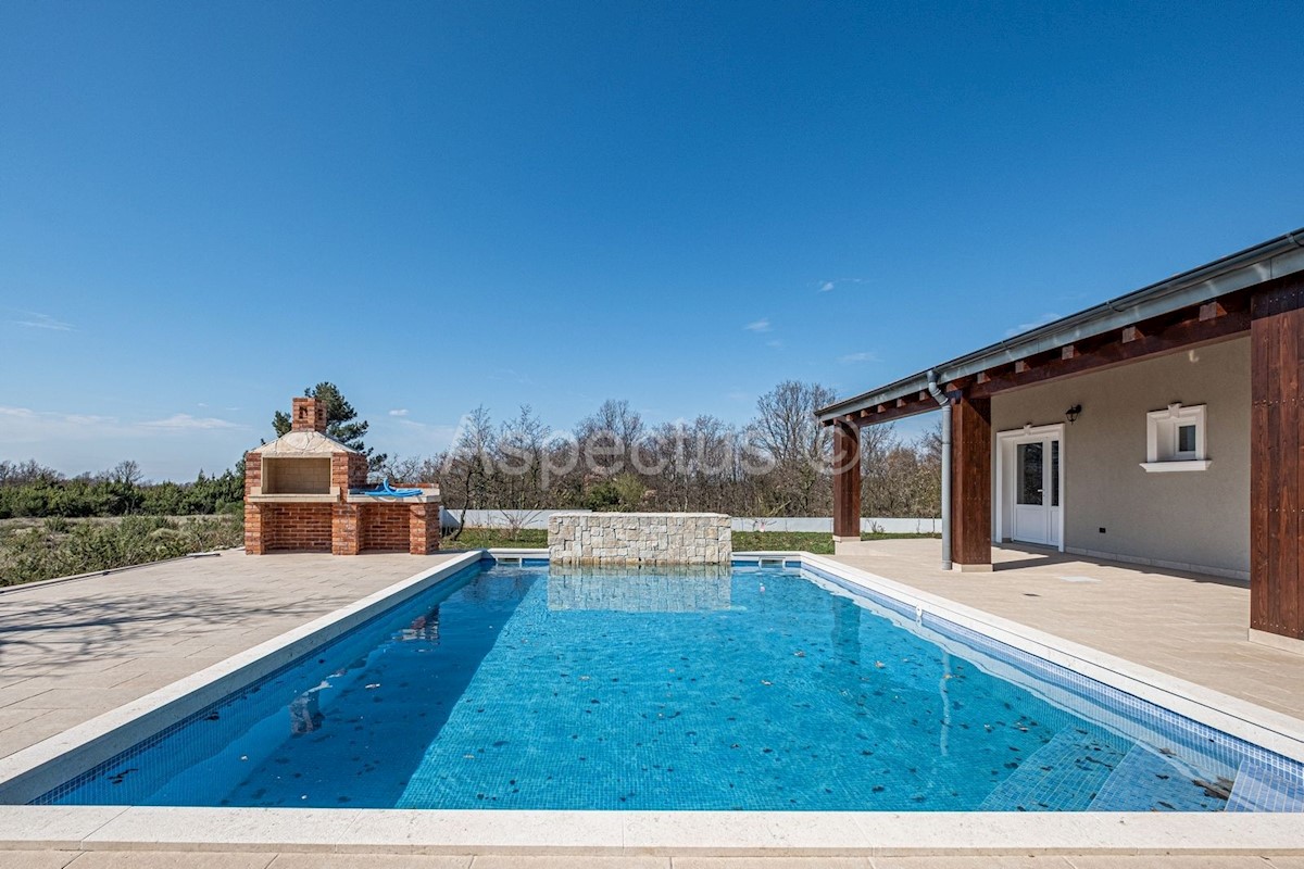 Casa/villa con piscina e giardino, vicino a Svetvinčenta, vicino a Svetvincenat