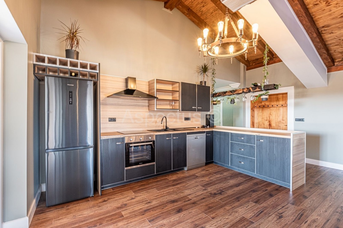 Kuća/ Villa s bazenom s okućnicom, blizina Svetvinčente