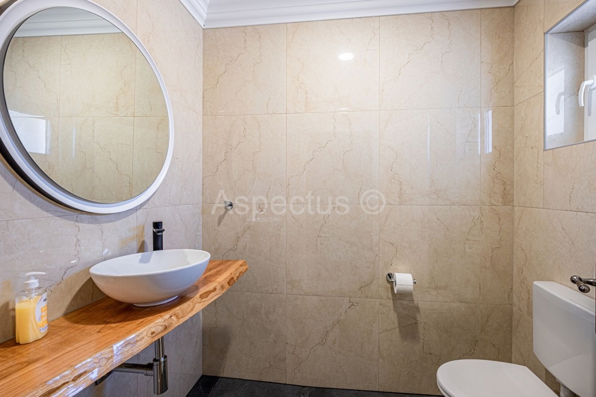 Kuća/ Villa s bazenom s okućnicom, blizina Svetvinčente