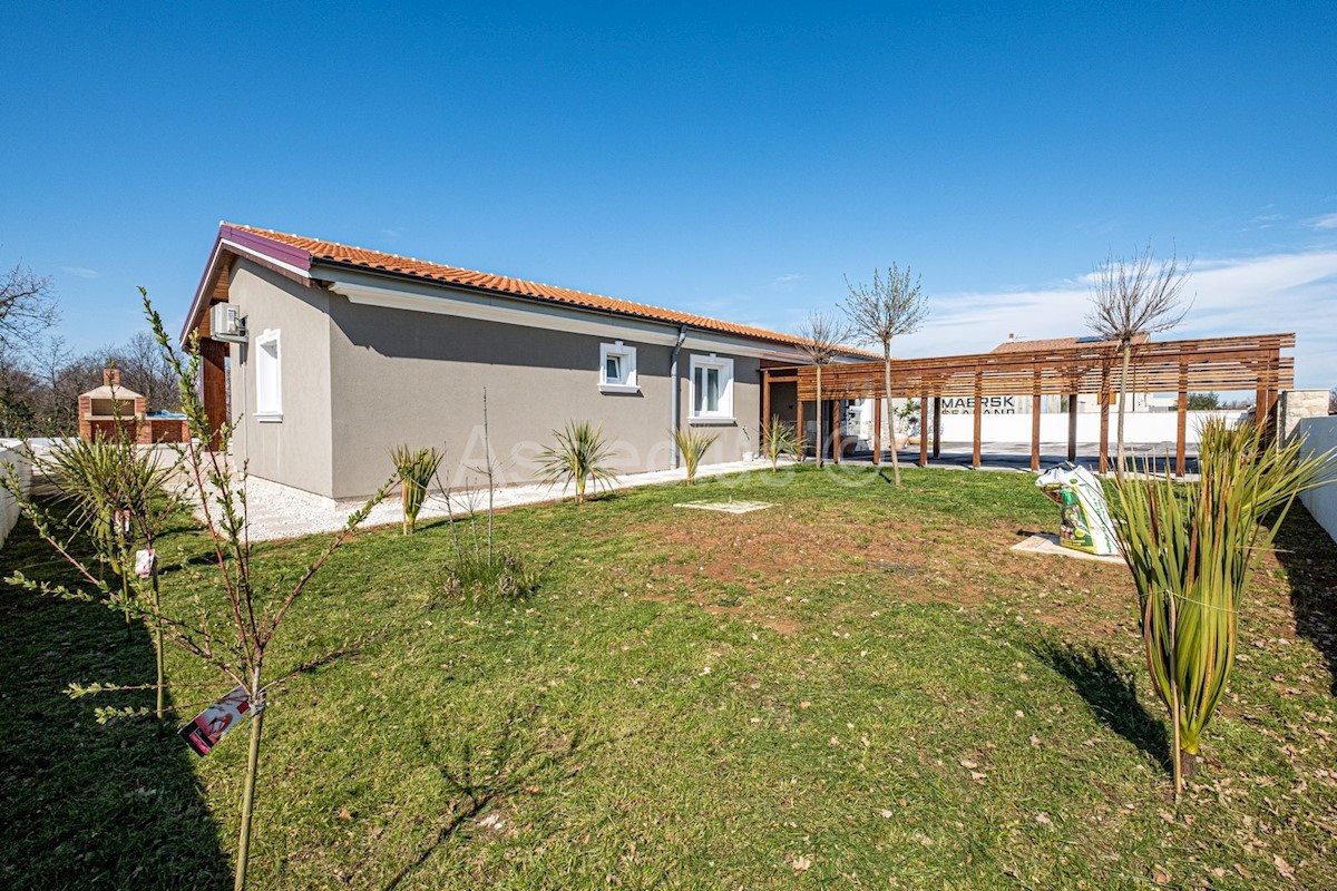 Casa/villa con piscina e giardino, vicino a Svetvinčenta, vicino a Svetvincenat