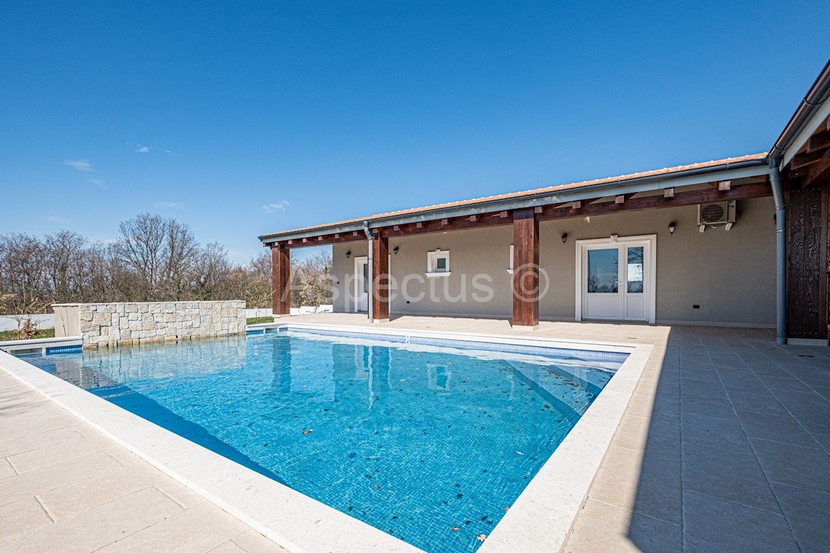 Casa/villa con piscina e giardino, vicino a Svetvinčenta, vicino a Svetvincenat