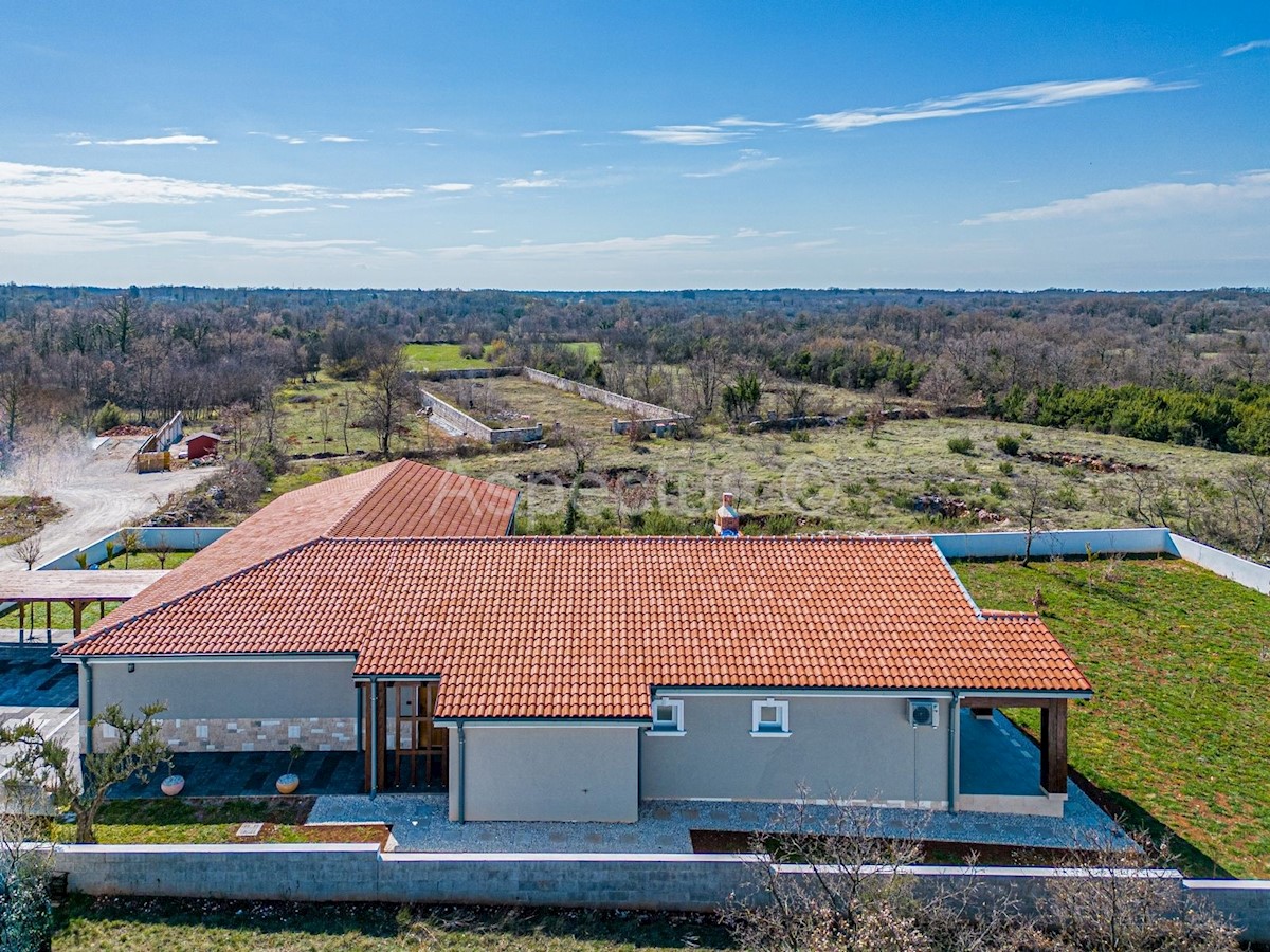 Casa/villa con piscina e giardino, vicino a Svetvinčenta, vicino a Svetvincenat