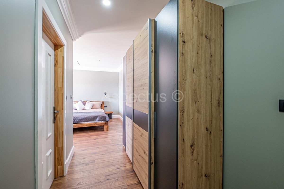 Kuća/ Villa s bazenom s okućnicom, blizina Svetvinčente