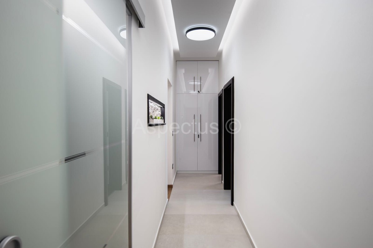 Appartamento in centro, completamente adattato e arredato, Pola