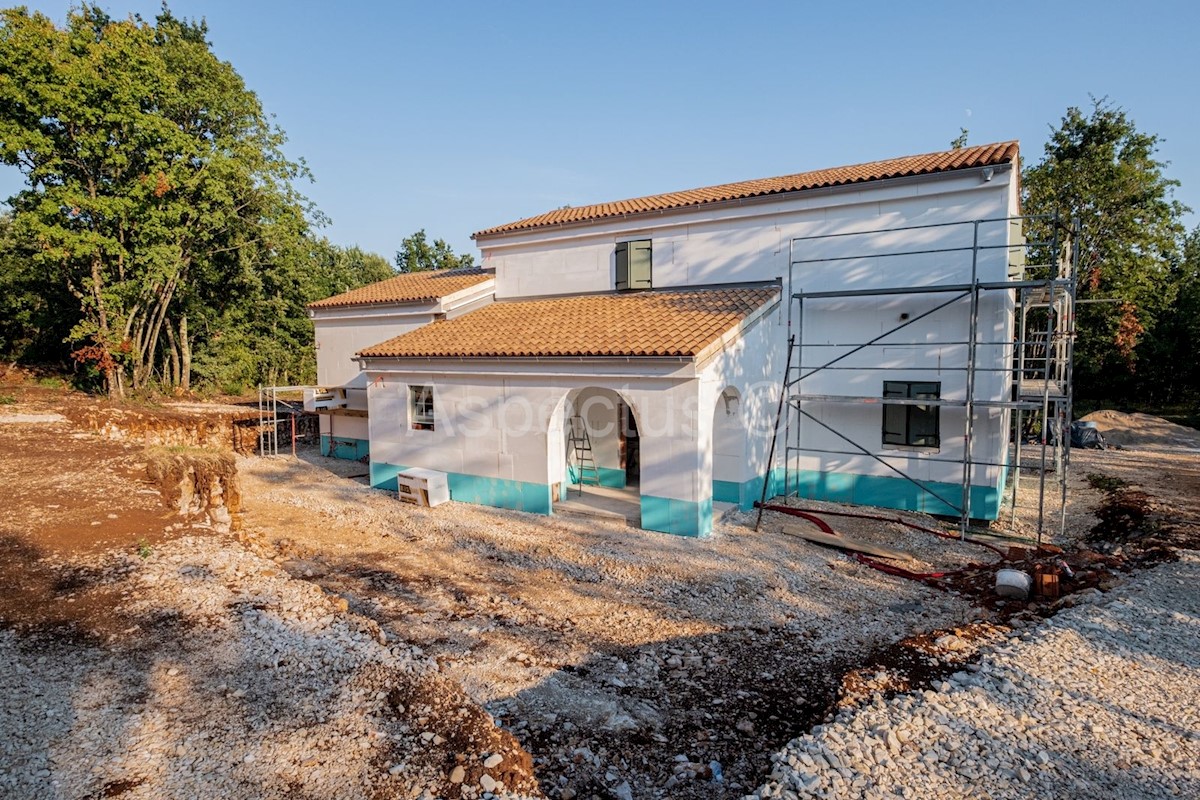 Nuova casa con piscina, posizione tranquilla vicino a Pisino, 35 km da Rovigno