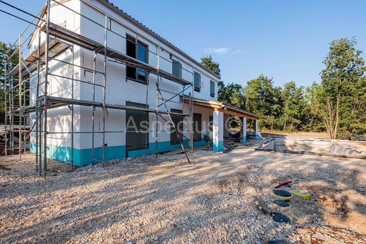 Nuova casa con piscina, posizione tranquilla vicino a Pisino, 35 km da Rovigno