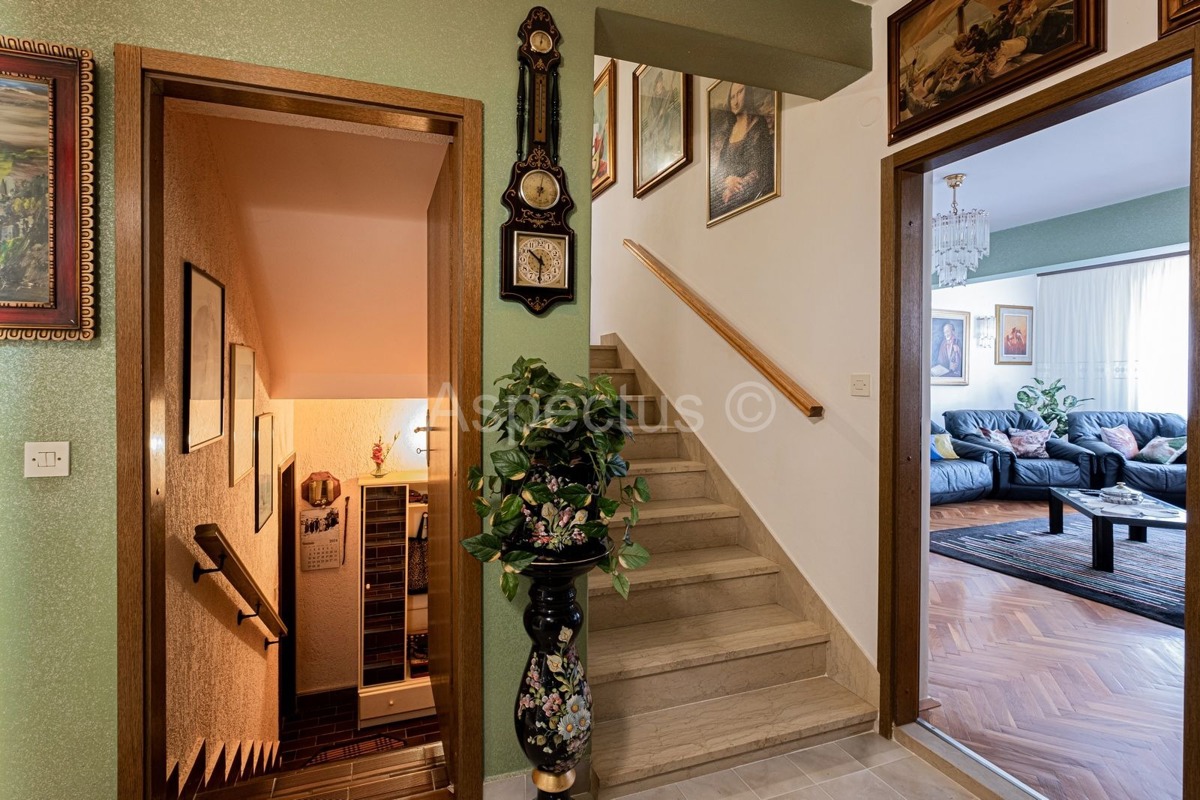 Kuća blizu plaže, garaža, Banjole | Medulin