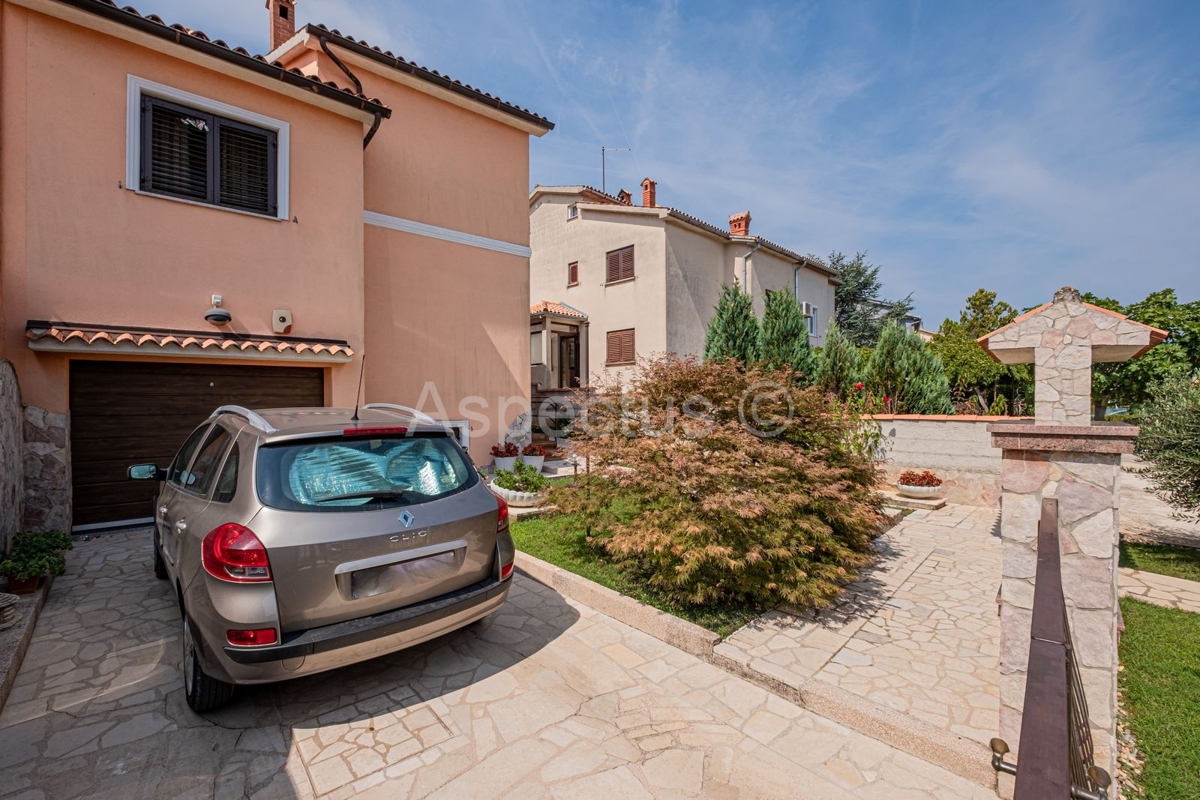 Casa familiare con 4 camere da letto, garage, vicino alla spiaggia, Medulin, Banjole