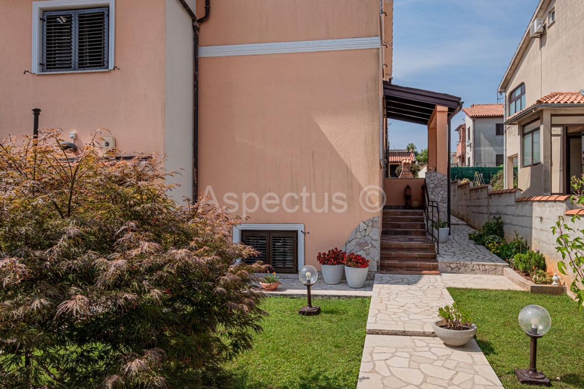 Casa familiare con 4 camere da letto, garage, vicino alla spiaggia, Medulin, Banjole