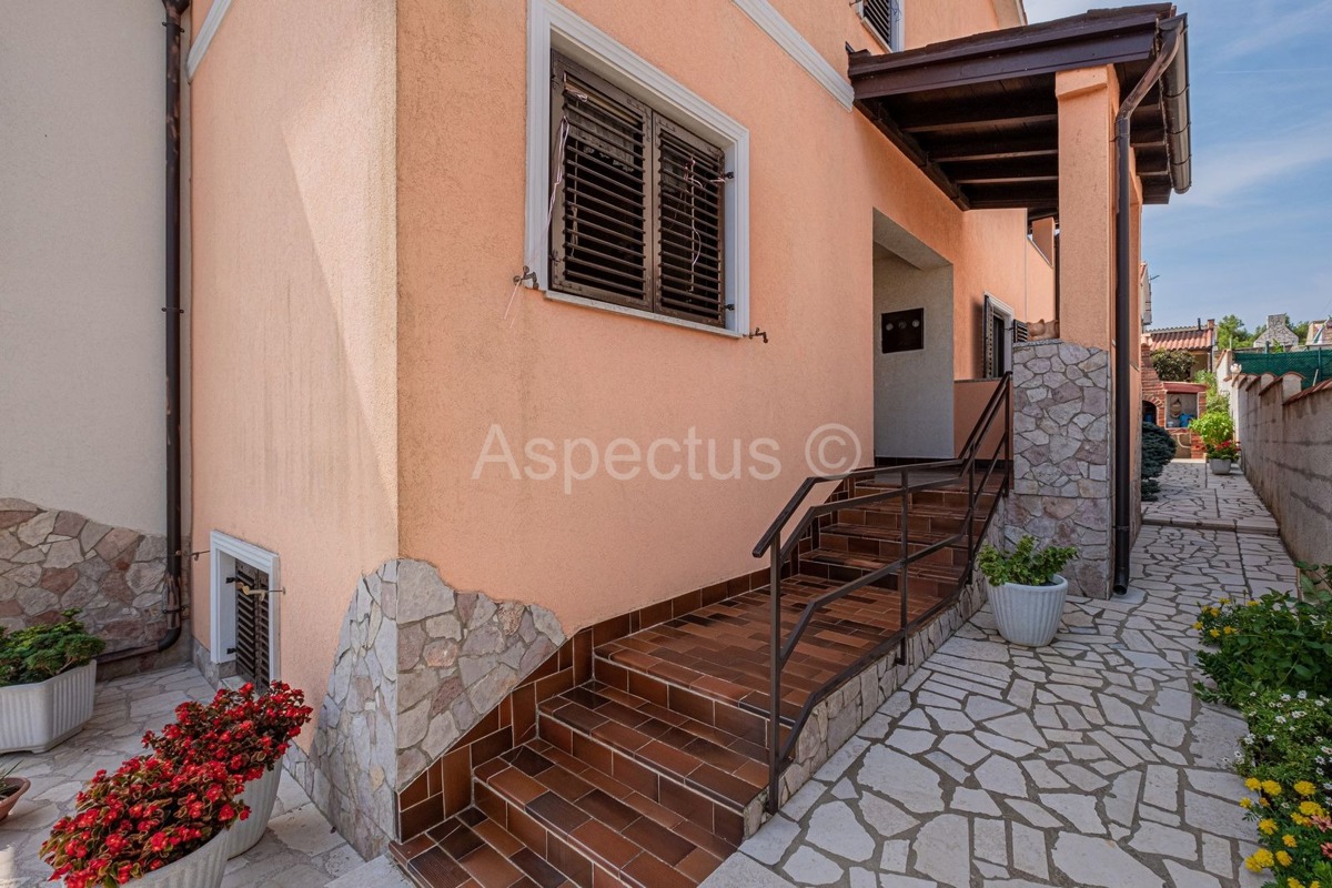 Kuća blizu plaže, garaža, Banjole | Medulin