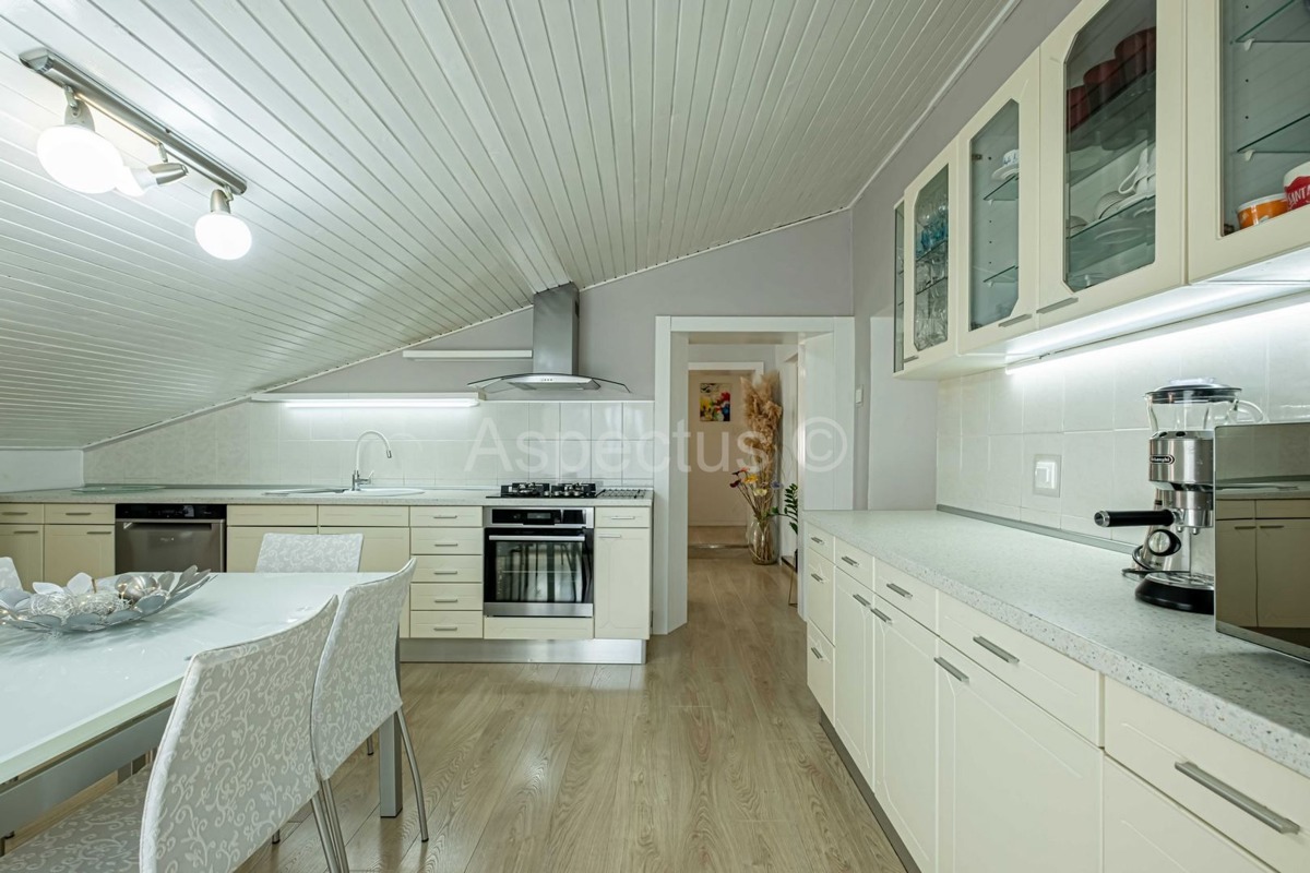 Appartamento mansardato con vista panoramica sul mare, Pola, Stoja | Istria