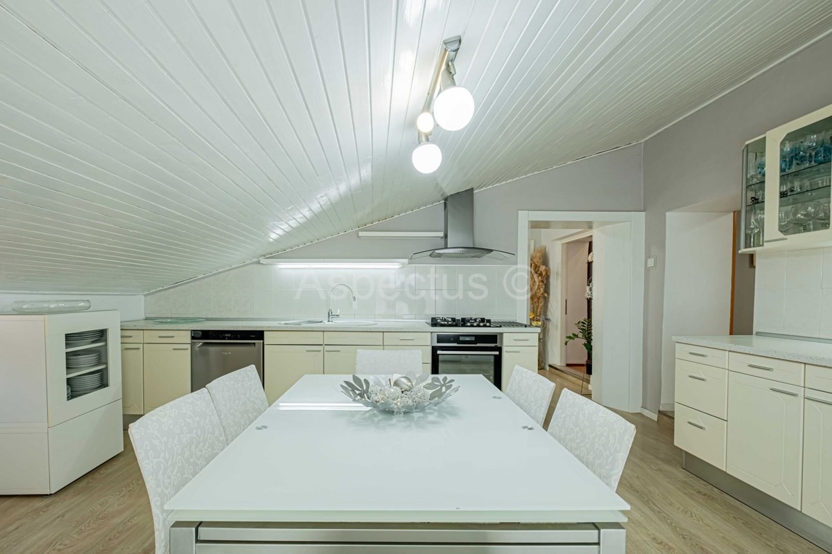 Appartamento mansardato con vista panoramica sul mare, Pola, Stoja | Istria