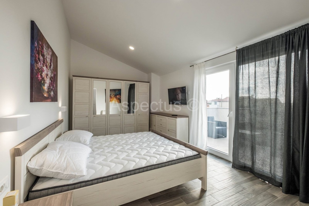 Kuća s bazenom i uređenom okućnicom, namještena, okolica Pule