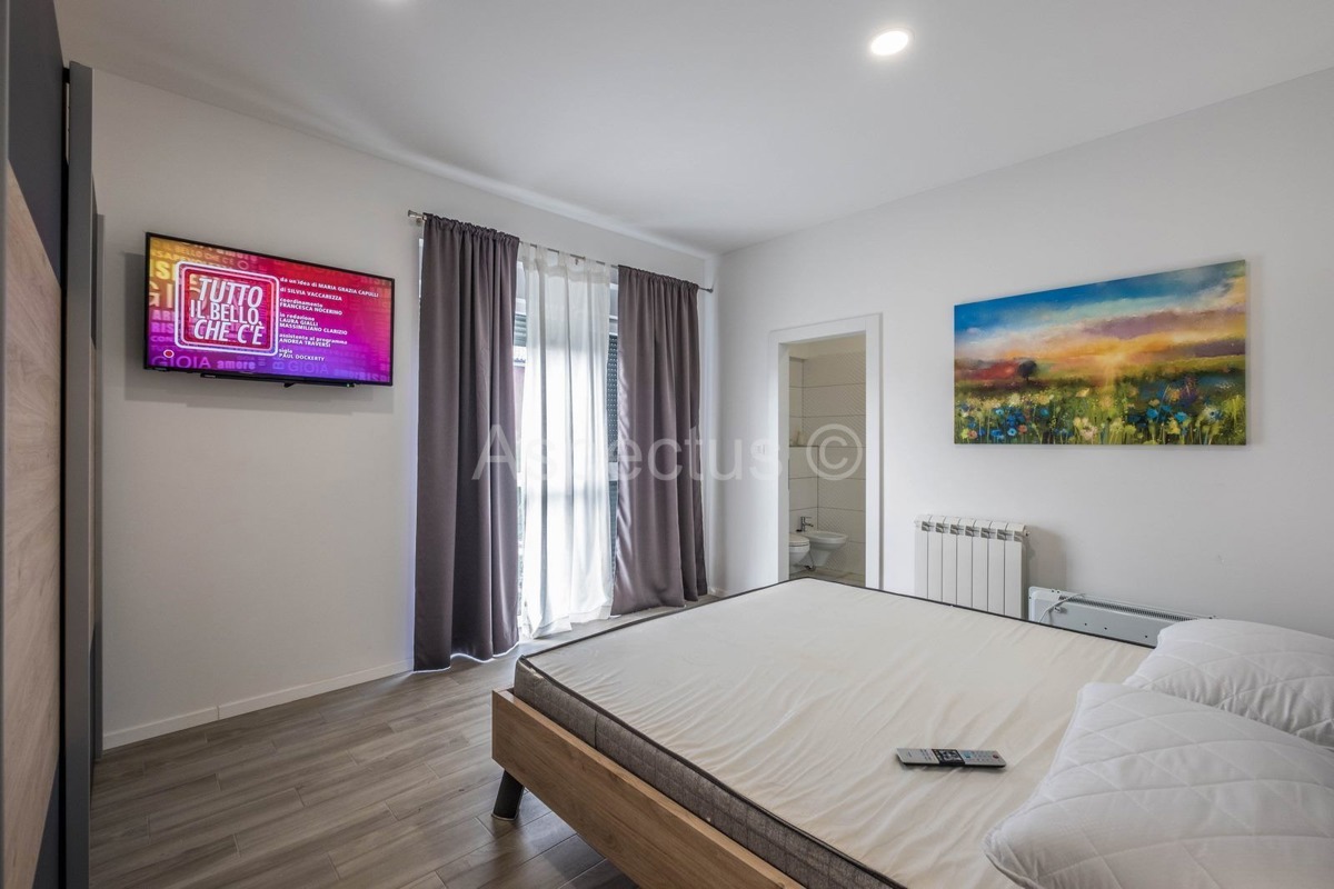 Kuća s bazenom i uređenom okućnicom, namještena, okolica Pule