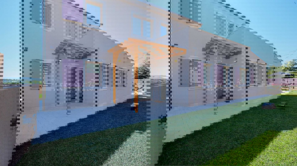 Istria, Casa Esclusiva a Mutvoran – Completamente Arredata, con Piscina e Giardino