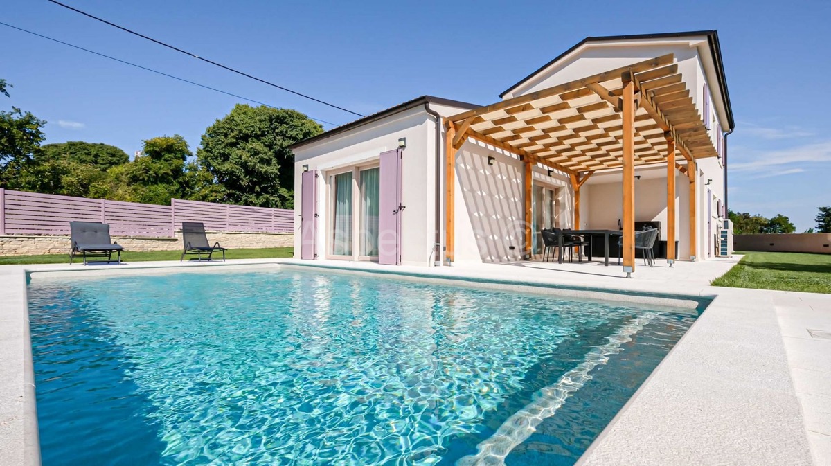 Istria, Casa Esclusiva a Mutvoran – Completamente Arredata, con Piscina e Giardino