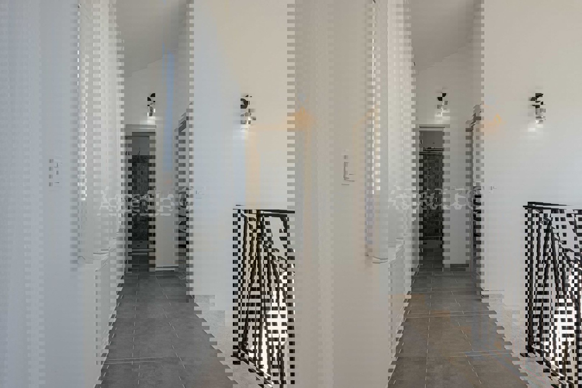 Istria, Casa Esclusiva a Mutvoran – Completamente Arredata, con Piscina e Giardino