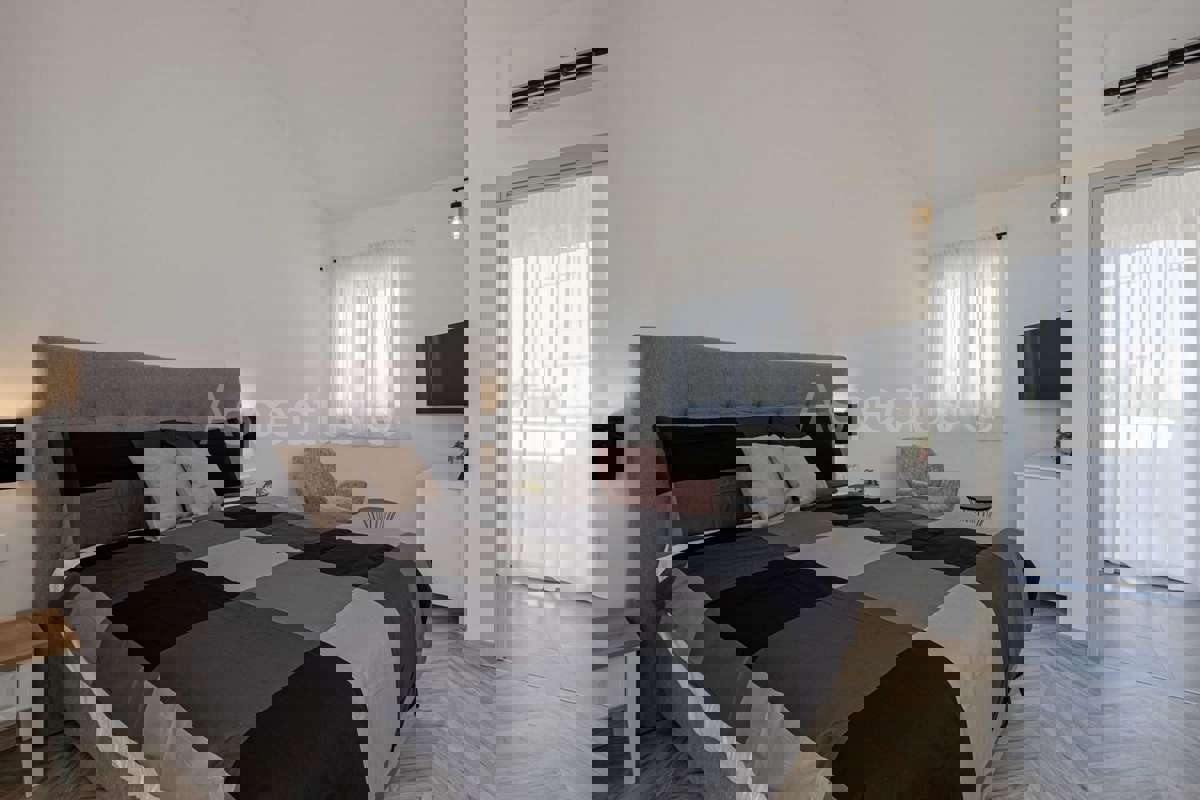 Istria, Casa Esclusiva a Mutvoran – Completamente Arredata, con Piscina e Giardino