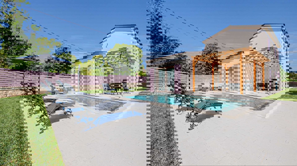 Istria, Casa Esclusiva a Mutvoran – Completamente Arredata, con Piscina e Giardino