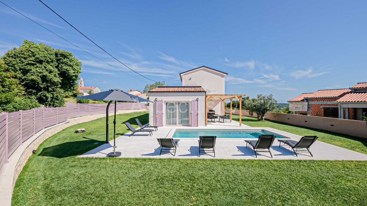 Istria, Casa Esclusiva a Mutvoran – Completamente Arredata, con Piscina e Giardino