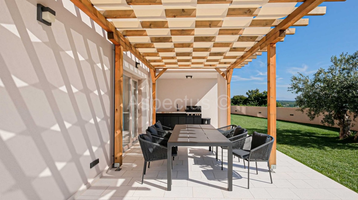 Istria, Casa Esclusiva a Mutvoran – Completamente Arredata, con Piscina e Giardino