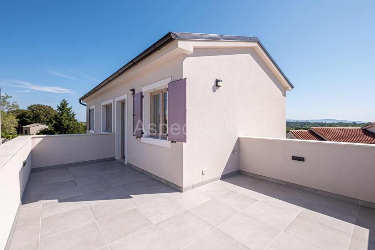 Istria, Casa Esclusiva a Mutvoran – Completamente Arredata, con Piscina e Giardino