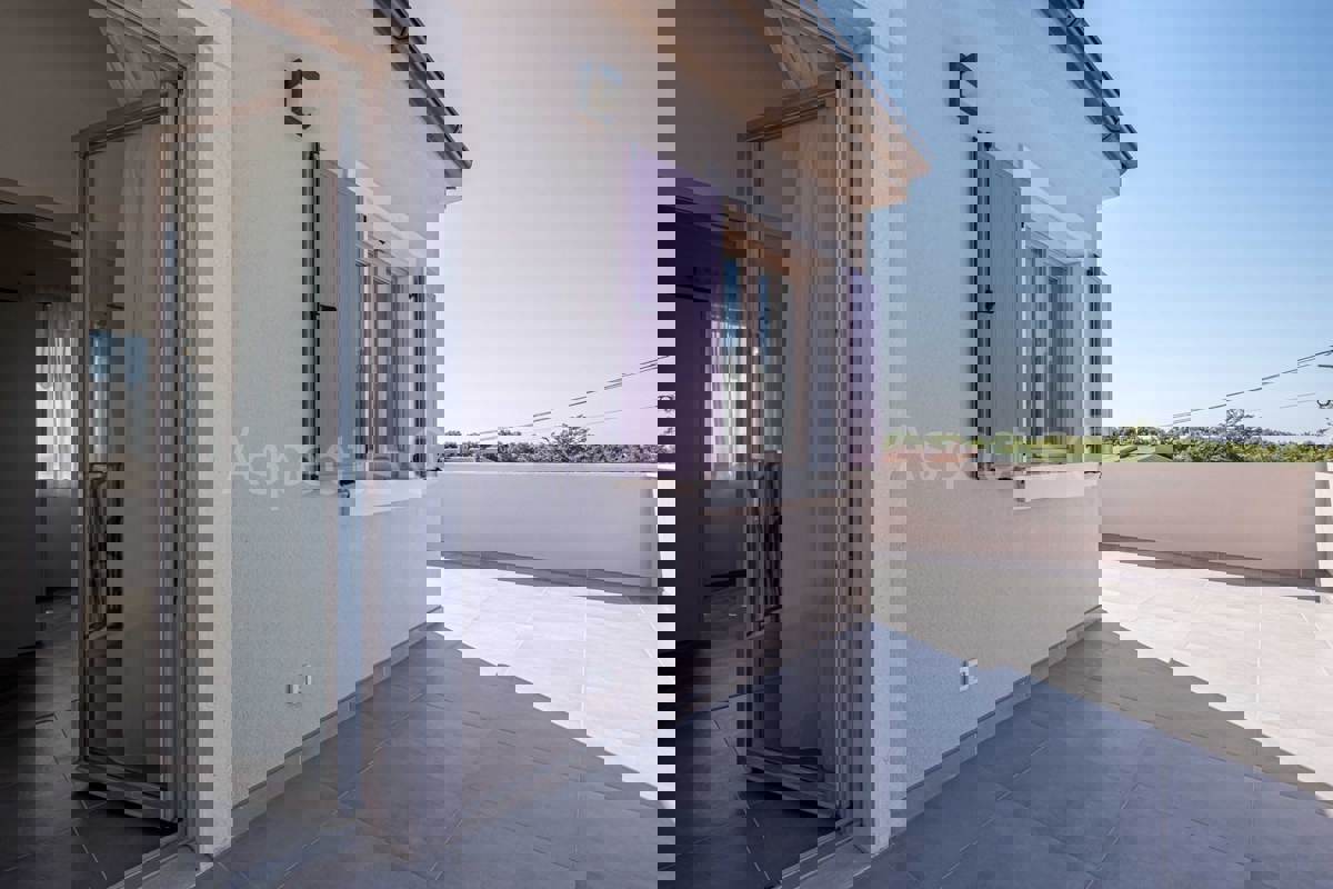 Istria, Casa Esclusiva a Mutvoran – Completamente Arredata, con Piscina e Giardino