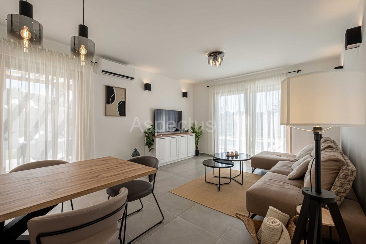 Istria, Casa Esclusiva a Mutvoran – Completamente Arredata, con Piscina e Giardino