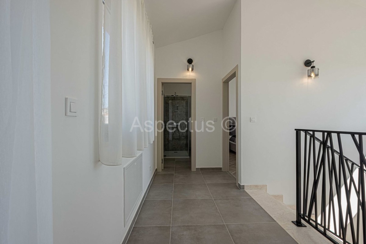 Istria, Casa Esclusiva a Mutvoran – Completamente Arredata, con Piscina e Giardino