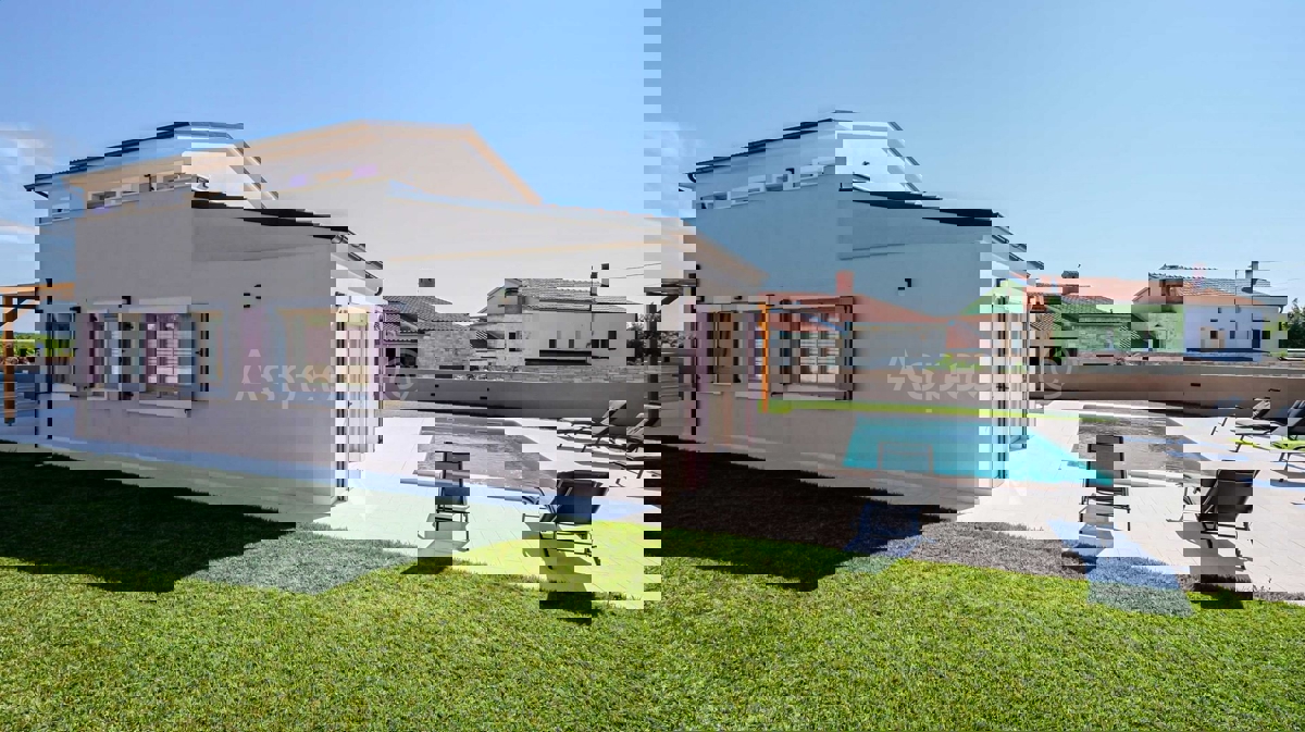 Istria, Casa Esclusiva a Mutvoran – Completamente Arredata, con Piscina e Giardino