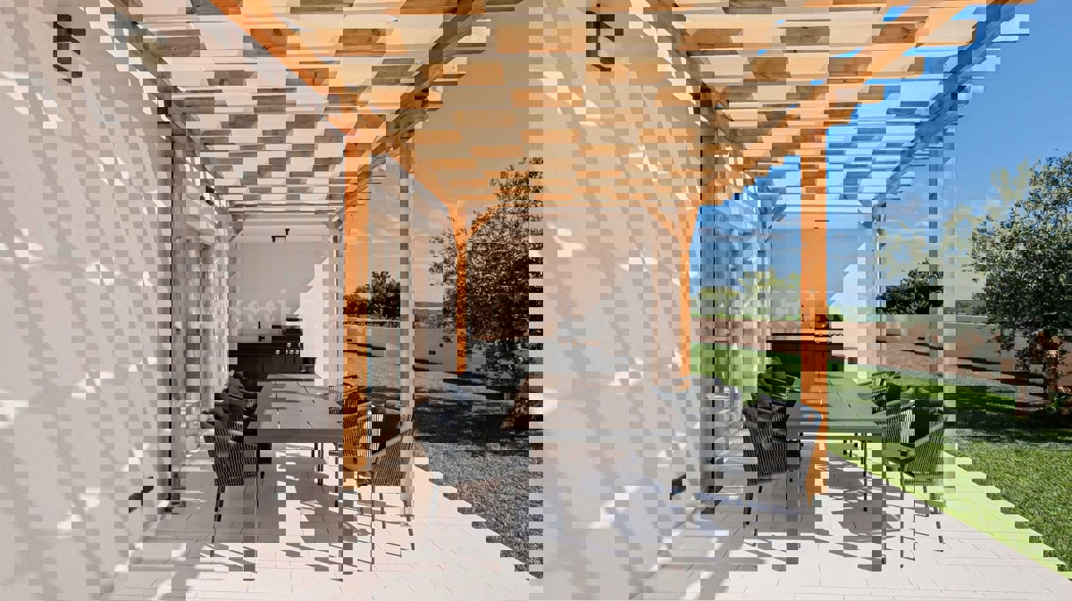 Istria, Casa Esclusiva a Mutvoran – Completamente Arredata, con Piscina e Giardino