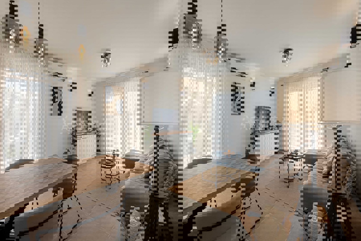 Istria, Casa Esclusiva a Mutvoran – Completamente Arredata, con Piscina e Giardino