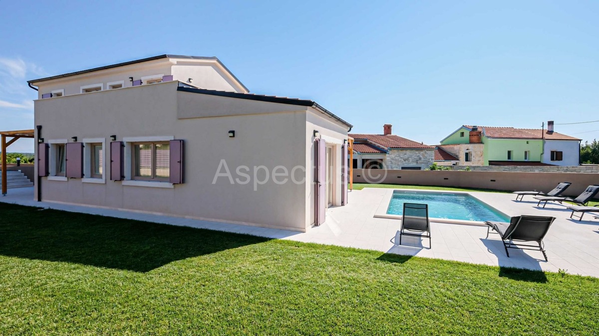 Istria, Casa Esclusiva a Mutvoran – Completamente Arredata, con Piscina e Giardino