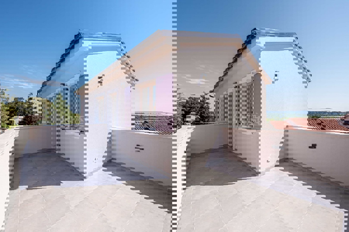 Istria, Casa Esclusiva a Mutvoran – Completamente Arredata, con Piscina e Giardino