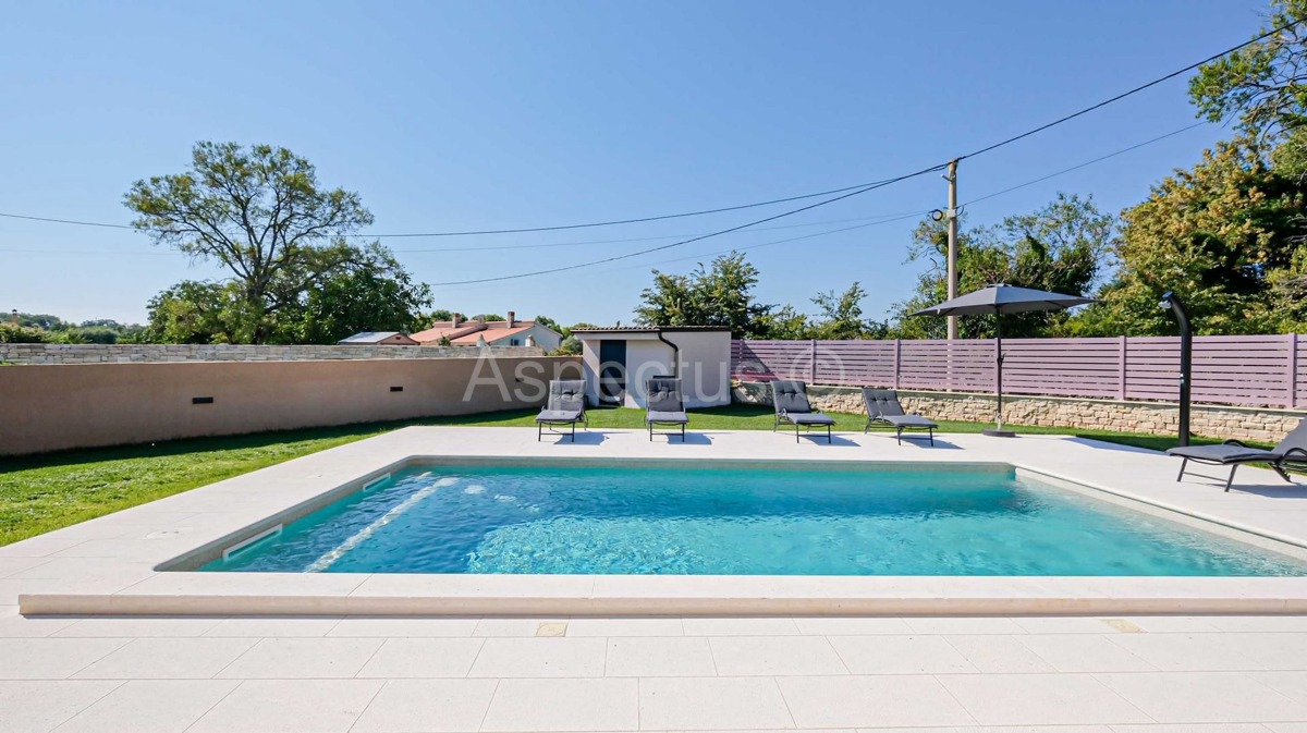 Istria, Casa Esclusiva a Mutvoran – Completamente Arredata, con Piscina e Giardino