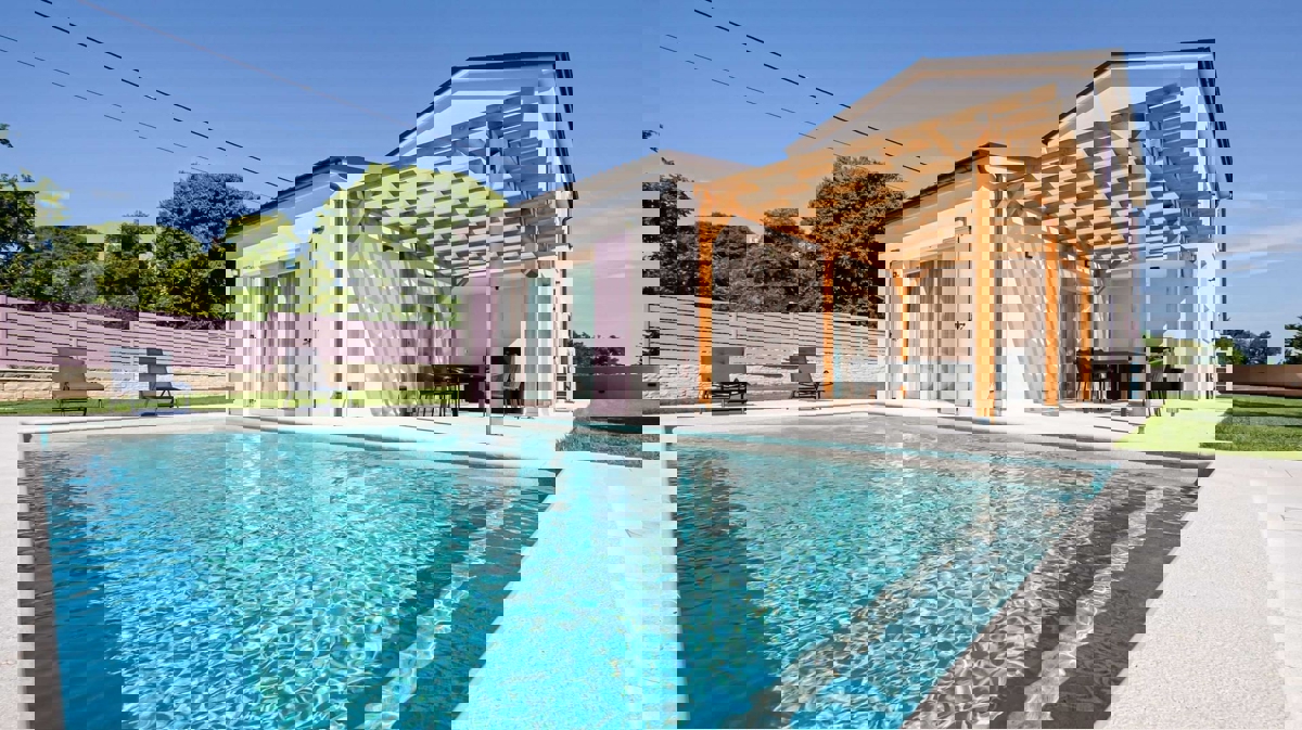 Istria, Casa Esclusiva a Mutvoran – Completamente Arredata, con Piscina e Giardino